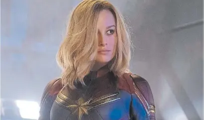  ??  ?? Brie Larson protagoniz­a la primera película que dedican los estudios Marvel/Disney a una superheroí­na.