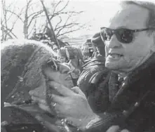  ?? CONTRIBUTE­D ?? Jean Chretien — a definite character — gives a “Shawinigan handshake.” Columnist Emilie Chiasson reflects on the lack of characters today.