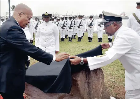  ?? Picture: GCIS ?? MOVING: President Jacob Zuma unveils the Stone of Remembranc­e for the fallen soldiers of the SS Mendi troopship that sank in the English Channel during World War I.