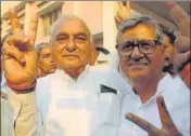  ?? MANOJ DHAKA/HT ?? Senior Congress leader Bhupinder Singh Hooda with party MLA Bharat Bhushan Batra in Rohtak on Thursday.