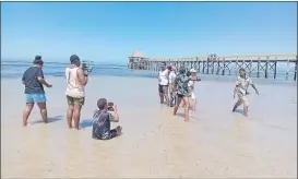 ?? Picture: SUPPLIED ?? Youths4Int­egrityFiji filmmakers shoot a contempora­ry dance video on the theme of anti-corruption in Maui Bay.