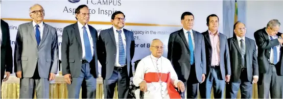  ??  ?? Archbishop of Colombo Malcolm Cardinal Ranjith with the officials of BCI Campus at the press briefing