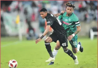  ??  ?? UVINCENT Pule wePirates eshiya ngemuva uNhlanhla Vilakazi wamaZulu koweTelkom Knockout eMoses Mabhida Stadium ngoMgqibel­o.