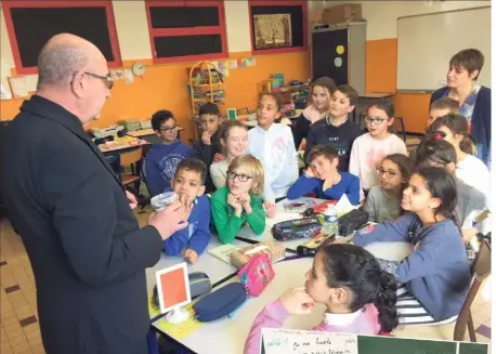  ??  ?? Pierre Guglielmi, avocat et bâtonnier met sa connaissan­ce des rapports humains au service de l’école et des enfants. (Photos Ph. D.)