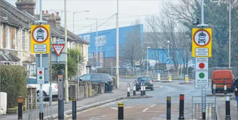  ?? Picture: Gary Browne FM3705271 ?? Bus gate bollard in Beaver Road, Ashford