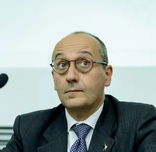  ??  ?? Negoziato Il senatore della Lega Alberto Bagnai che vuole bloccare la riforma delle Bcc Andrea de Bertoldi, Dieter Steger e Augusto dell’Erba