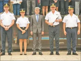  ?? ?? INTERNA POLICIAL. Alejandro Mercado (primero a la derecha) ganó la pulseada al ser designado subjefe de la Policía de Córdoba, tras el alejamient­o de la Jefatura de Liliana Zárate Belletti.
