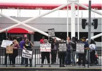  ?? NICOLE CRAINE/THE NEW YORK TIMES ?? Voting-rights activists call for a boycott of Delta Air Lines during a protest at Hartsfield-Jackson Atlanta Internatio­nal Airport in Atlanta on March 25.