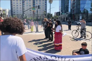  ?? SAL PIZARRO — STAFF ?? A crowd watches a Muwekma Ohlone cleansing ceremony at the former site of a statue of Thomas Fallon, an early San Jose mayor, raising the U.S. flag, in downtown San Jose on Friday.