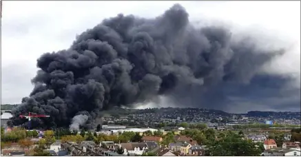  ??  ?? Environ 9500 tonnes de produits chimiques ont brûlé le 26 septembre 2019 dans l’usine Lubrizol, à Rouen.