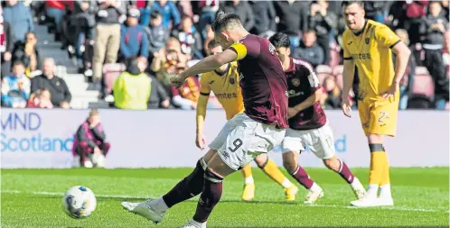  ?? ?? Lawrence Shankland fires home an injury-time penalty to put Hearts 4-2 ahead after a frantic first half.