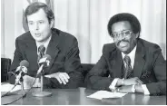  ?? Rick Meyer / Associated Press 1977 ?? As top prosecutor in Los Angeles County, John Van de Kamp (left) promoted Johnnie Cochran, who later successful­ly defended O.J. Simpson.