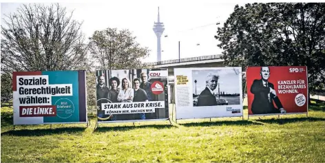  ?? RP-FOTO: ANDREAS BRETZ ?? Bis zur letzten Minute läuft der Wahlkampf, hier sind Plakate am Rheinufer zu sehen.