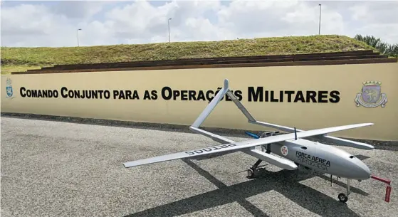  ??  ?? A queda deste último drone significa um novo revés nesta operação, cuja coordenaçã­o tinha sido assumida desde maio pelo EMGFA.