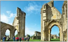  ?? (Rick Steves’ Europe/Addie Mannan) ?? The evocative ruins of Glastonbur­y Abbey, in southwest England, mark one of the holiest spots in
Great Britain.