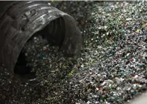  ??  ?? SHREDDED waste plastic laminates are used in producing alternativ­e constructi­on materials such as ecobricks.