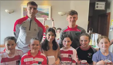  ?? ?? Ballygibli­n heroes Mark Keane and Sean O’Sullivan presenting prizes to some of the St Fanahan’s U10s and U12s at last week’s poc fada.