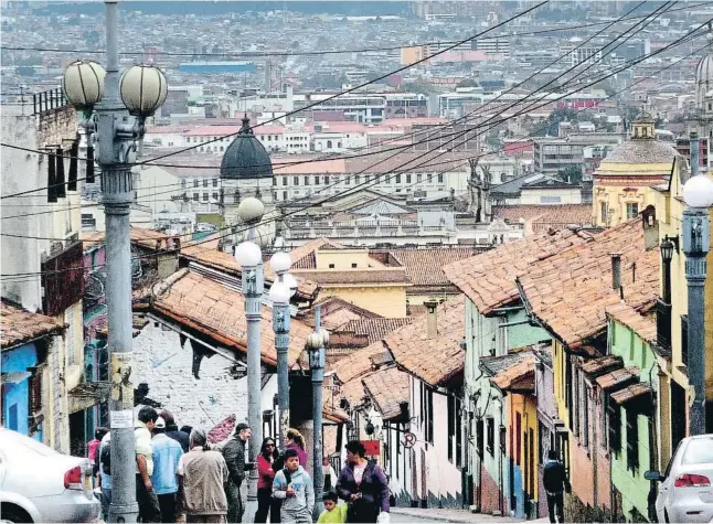  ?? XAVIER CERVERA ?? Un exemple de regeneraci­ó
Vista des de dalt del barri de la Candelaria, on els veïns conviuen amb els diferents edificis governamen­tals