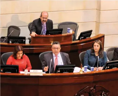  ?? FOTO COLPRENSA ?? Por tres días seguidos se discutiero­n en el Congreso los diferentes puntos del trámite de la ley que reglamenta la Jurisdicci­ón Especial de Paz. El próximo lunes continuará.