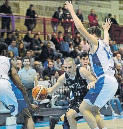  ?? FOTO: EL CORREO ?? Javi Salgado El base del RETAbet Bilbao Basket se mostró crítico con el juego de su equipo en Palencia