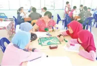  ??  ?? SEBAHAGIAN peserta scrabble (sekolah rendah) yang diungguli peserta SJK(C) Chee Vun, Lahad Datu.