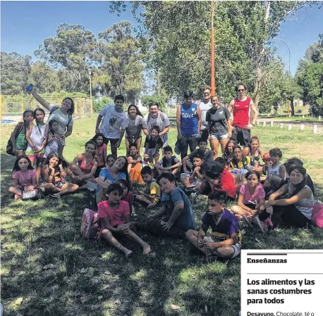  ?? GENTILEZA DE JOSÉ AVILA ?? Los chicos en un momento de esparcimie­nto, en un espacio verde del distrito.