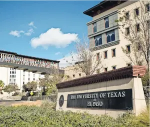  ??  ?? entrada a la Universida­d de Texas en El Paso