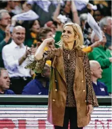  ?? Ray Carlin / Associated Press ?? Baylor coach Kim Mulkey pumps her fist and smiles in the closing seconds of the Lady Bears’ 68-57 win over No. 1 UConn.