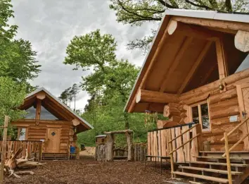  ?? Foto: Andrea Hammerl ?? Zwei Gruppen von je 15 Kindern werden derzeit im Waldkinder­garten Unterstall von vier Erzieherin­nen betreut. Dass drei von ih‰ nen gehen, löst bei einigen Eltern Kritik aus.