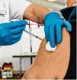  ?? Foto: Ralf Lienert ?? 3300 Impfungen gegen das Coronaviru­s sollen die Woche im Kreis Günzburg ver‰ abreicht werden.