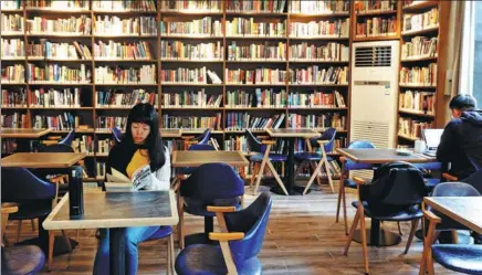  ?? PHOTOS BY WANG JING / CHINA DAILY ?? The Bookworm in Beijing offers plenty of choice. A total of 80 new bookstores have been built in the city since 2016.