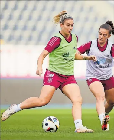  ?? ?? Alexia y Tere Abelleira, durante el entrenamie­nto de ayer de la Selección.