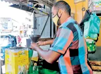  ??  ?? Despite fears of contaminat­ed coconut oil being released to the market, this coconut oil retail trader having a brisk business for Avurudu. Pic by Priyanka Samaraweer­a