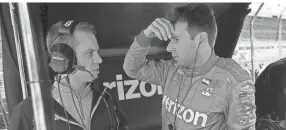  ?? MATT KRYGER/INDYSTAR ?? IndyCar driver Will Power talks with team engineer David Faustino during practice for the Indianapol­is 500 on May 18, 2016.