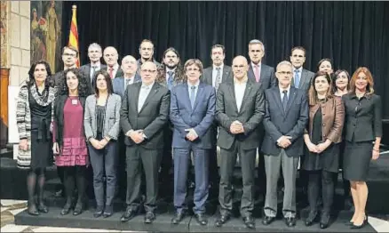  ?? JOSEP RAMON TORNÉ / ACN ?? Carles Puigdemont recibió ayer a los embajadore­s turísticos y empresaria­les de Catalunya en el mundo