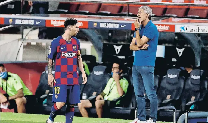  ?? ALBERTO ESTÉVEZ / EFE ?? Leo Messi y Quique Setién en el Camp Nou durante el derbi contra el Espanyol