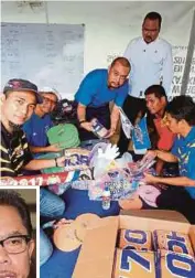  ?? PIC BY ZAIN AHMED ?? Organisers preparing goodie bags for Kembara Mahkota Johor 2017 in Johor Baru yesterday.