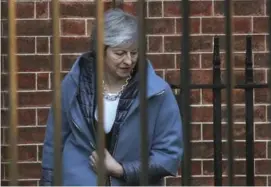  ?? AP ?? La primera ministra británica, Theresa May, al dirigirse a la Cámara de los Comunes antes de la votación del brexit, en Londres.