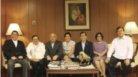  ??  ?? ING FINEX CFO of the Year Award 2015 Board of Judges: (From left) Rodolfo Ang, Jesse Ang, Emilio de Quiros, Jr., Consuelo Garcia, Hans Sicat, Teresita Herbosa and Edmundo Soriano.