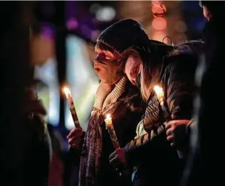  ?? Stephen Speranza / New York Times ?? People attend a candleligh­t vigil outside the courthouse in Boulder, Colo., on Wednesday evening to honor the 10 victims of a mass shooting Monday at a King Soopers grocery store.