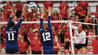  ?? (NWA Democrat-Gazette/Andy Shupe) ?? University of Arkansas outside hitter Taylor Head (right) said the Razorbacks have a good mindset as they play their next five matches on the road. “We are continuing to just push every single day in practice,” Head said. “We continue to show other teams what we’re made of. I think we just continue playing our game.”