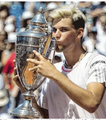  ??  ?? Titel Nummer drei, 2. August: Thiem besiegte in Gstaad den 24-jährigen Belgier Goffin mit 7:6, 6:2