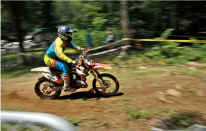  ?? STAFF PHOTOS BY DOUG STRICKLAND ?? Josh Scott competes Saturday in the Kenda AMA Tennessee Knockout Extreme Enduro road race amateur qualifier at Trials Training Center in Sequatchie, Tenn.