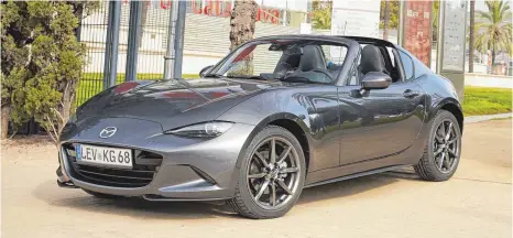  ?? FOTO: DENIS MEUNIER ?? Von vorne hübsch wie eh und je: der Mazda MX-5, der auch mit Hardtop zu haben ist.