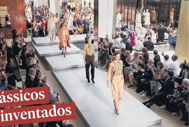  ?? BURBERRY ?? Estreia.Em Londres, o verão 2019 da Burberry, o começo de uma nova era na grife britânica