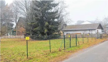  ?? FOTO: ANDY ?? Während das Landratsam­t die Gebäude an der Uli-Wieland-Straße als Innenberei­ch einstuft, hält es die Grünfläche (vorne) für Außenberei­ch.