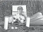  ?? AMY E. VOIGT/THE TOLEDO BLADE ?? A makeshift memorial for Stone J. Foltz, 20, of Delaware, outside of Pi Kappa Alpha at Bowling Green State University.