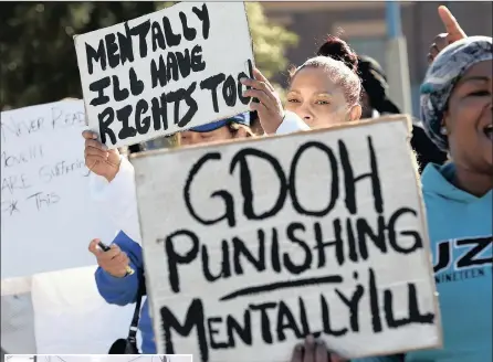  ?? PICTURE: CHRIS COLLINGRID­GE ?? WORRIED: Concerned citizens and relatives of patients with mental illness protest against their relocation from the Life Esidimeni Hospital in Randfontei­n, inset, to unknown premises in June last year.