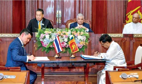  ?? ?? Signing an agreement during the Thai Prime Minister’s visit