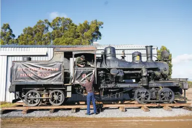  ?? Photos by Lea Suzuki / The Chronicle ?? Fred Runner (top) and David Waterman of Friends of No. 9, hang signs on Engine Number 9.